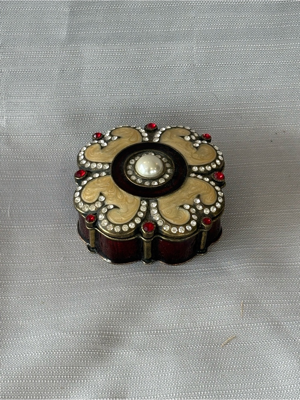 Vintage Ornate Floral Decorative Trinket Box in Cream, Red and Gold